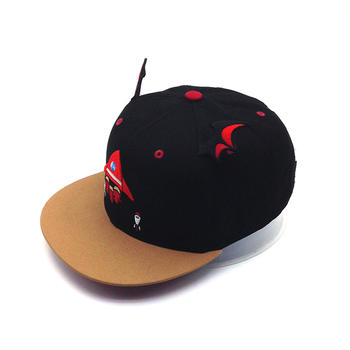 black snapback hat with plain embroidery for unisex